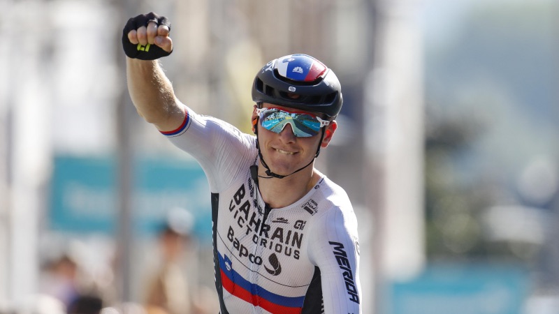 Mohoric wint na straffe solo, Colbrelli pakt eindzege